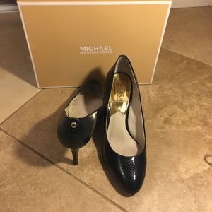 Navy patent leather pumps